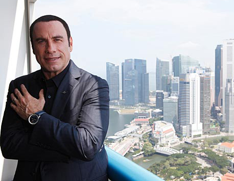 john travolta prend les oscars Breitling réplique